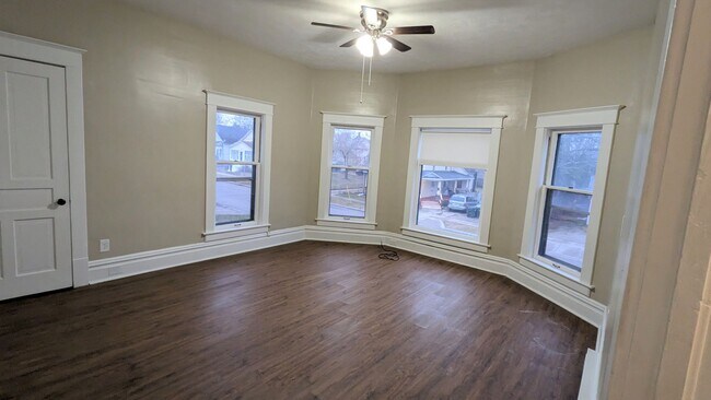 Foto del edificio - 109 Irwin Ave