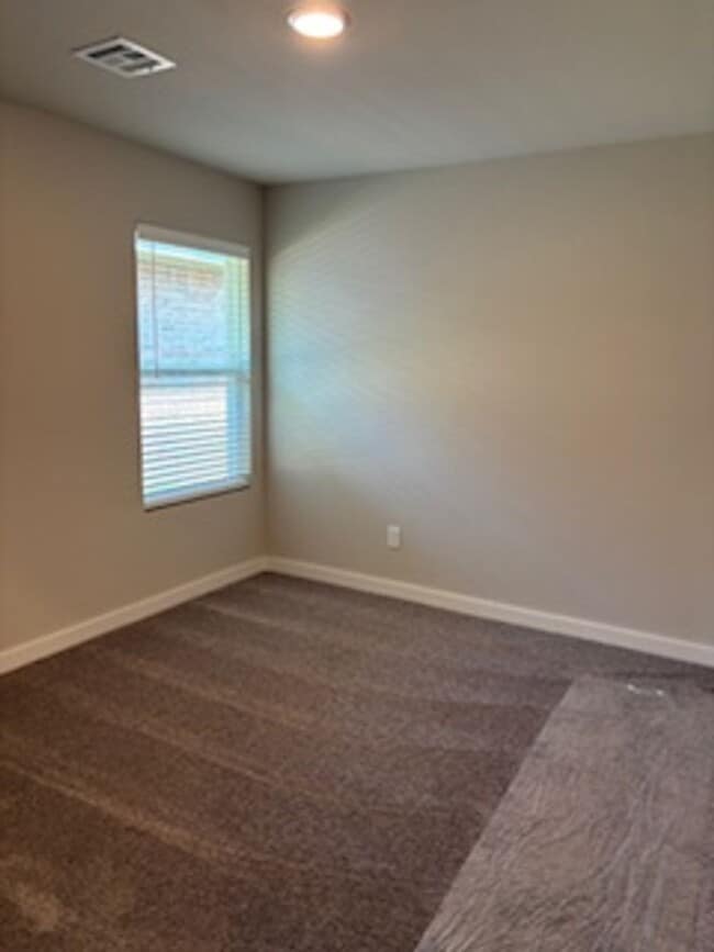 Building Photo - Must See!! First Month Free!