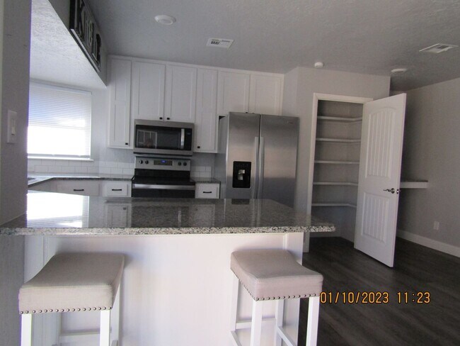Foto del edificio - Great home located on the eastside, walking distance to MacArthur Schools.