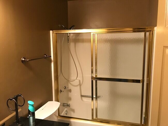 Main Bathroom - 2400 N Tillotson Ave