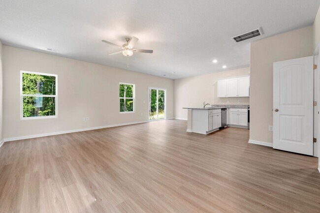 Building Photo - Brand New Home is great Community!