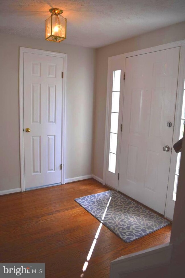 Building Photo - 1549 Autumn Ridge Cir
