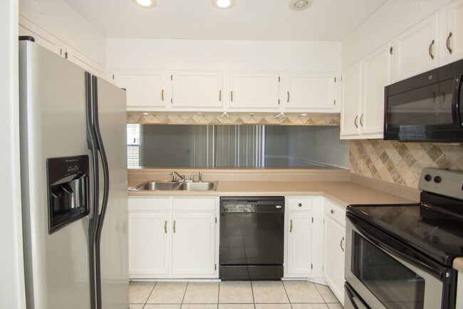 Foto del edificio - Now Available! Schedule a Viewing TODAY!