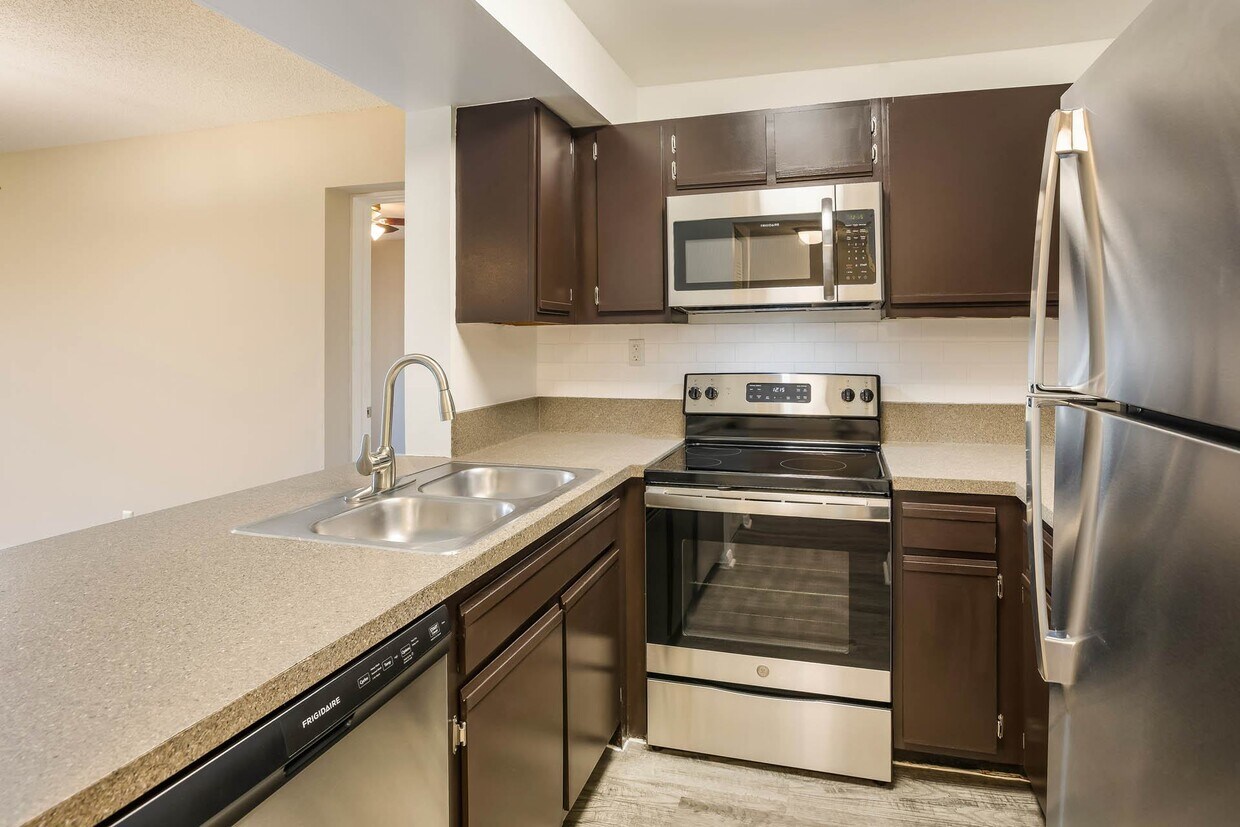 Lakeside Glen Apartments Apartments in Melbourne, FL