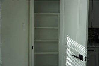 Building Photo - 9864 Arbor Oak