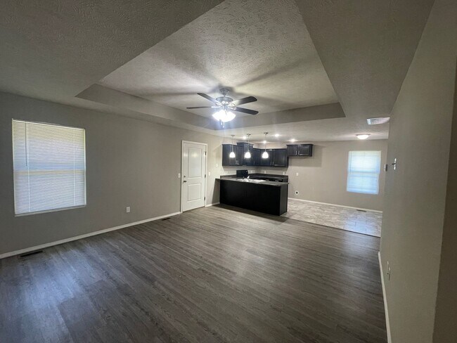 Building Photo - 3 Bedroom in Nixa!