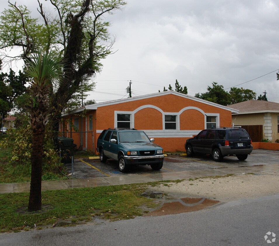 Building Photo - 716 SW 9th St