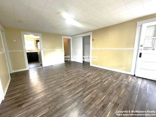 Building Photo - 124 3rd St