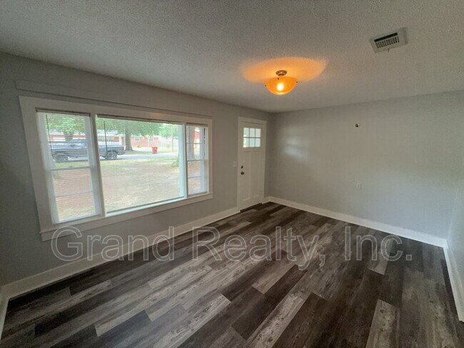 Foto del edificio - 3693 Scoggins St