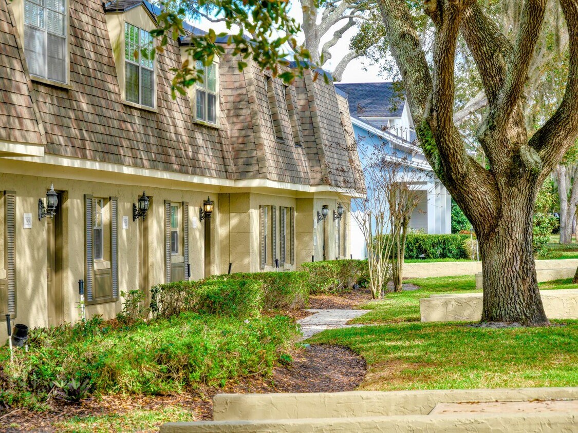 Primary Photo - UPDATED 2 Bedroom 2 Bath Woodcrest Condo i...