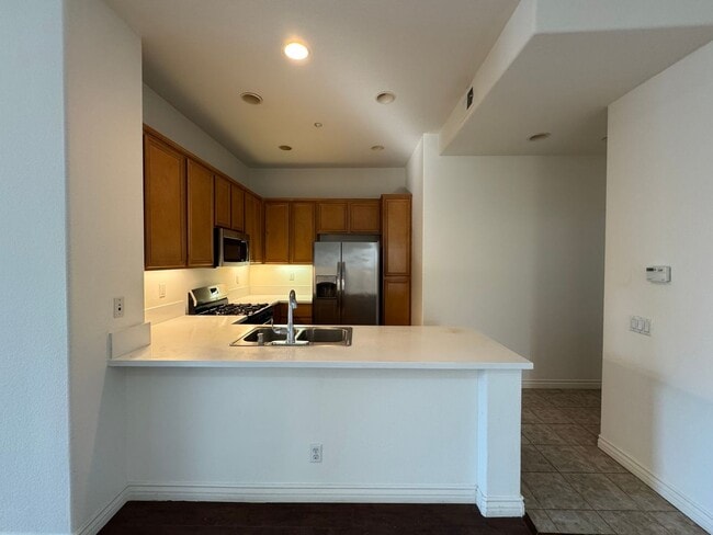 Building Photo - Beautiful 3 Bd/2Ba Spacious Home in Fuller...