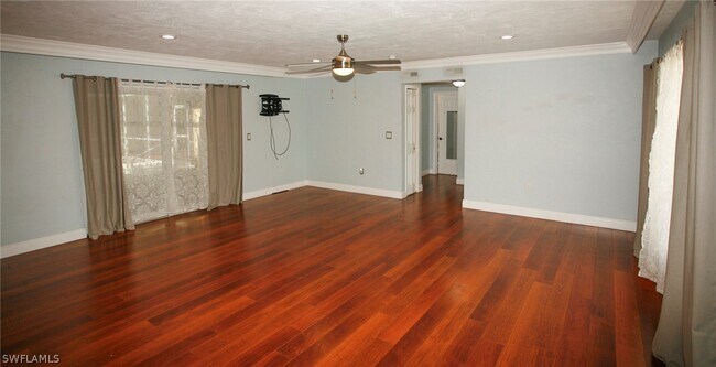 Building Photo - 1403 Davis Dr