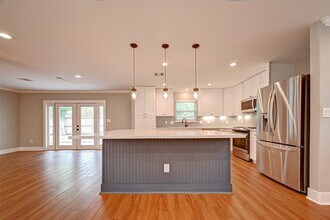 Building Photo - 10138 Hazelhurst Dr