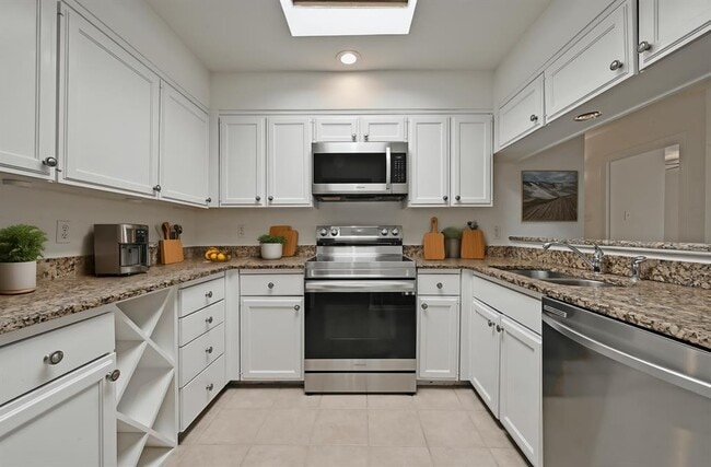 Foto del edificio - 4107 Ridgeline Dr