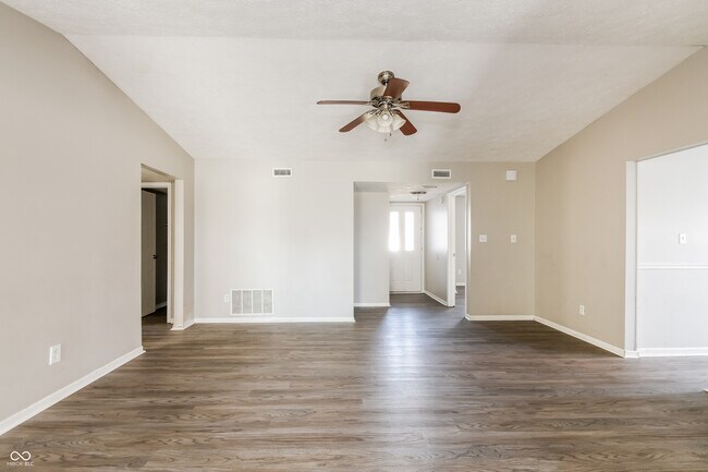 Foto del edificio - 3811 Oil Creek Dr