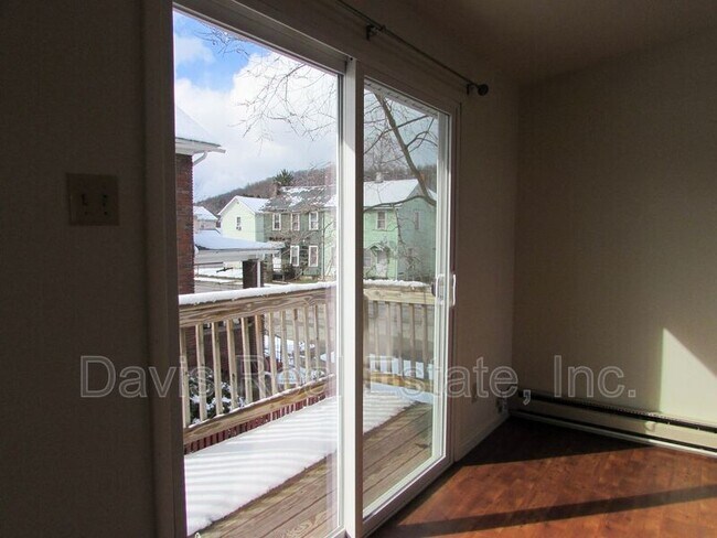 Foto del edificio - 618 E Main St