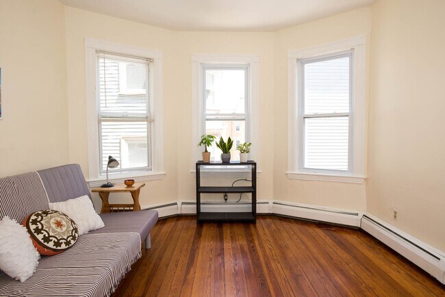 Foto del edificio - Don’t miss out on this 3 bed 2 bath…..for $4400