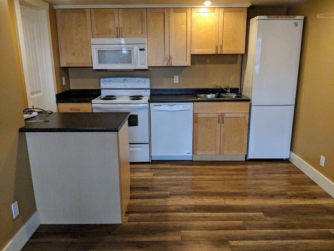Primary Photo - 860-105 105 Ave