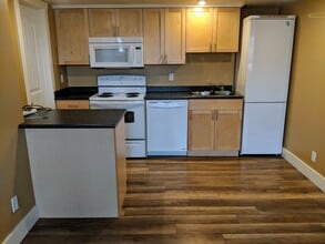 Building Photo - 860-105 105 Ave