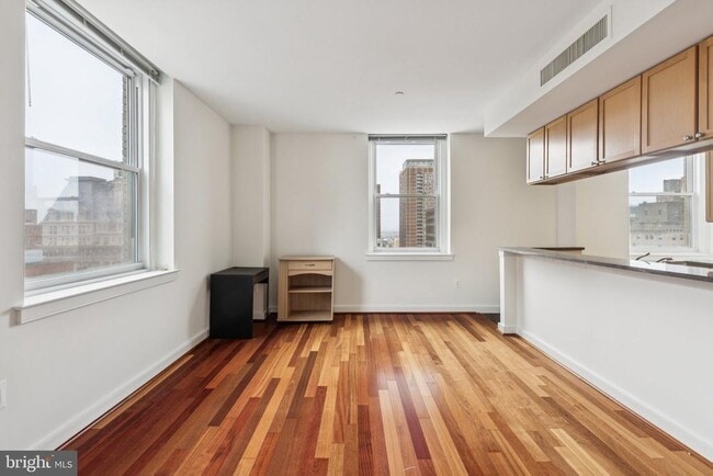 Building Photo - 111 S 15th St