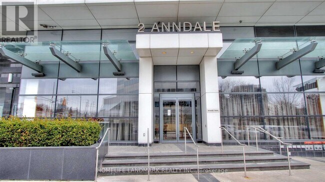 Photo du bâtiment - 2-2102 Anndale Dr