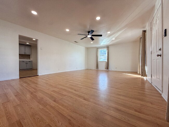 Foto del edificio - 6054 Colfax Ave