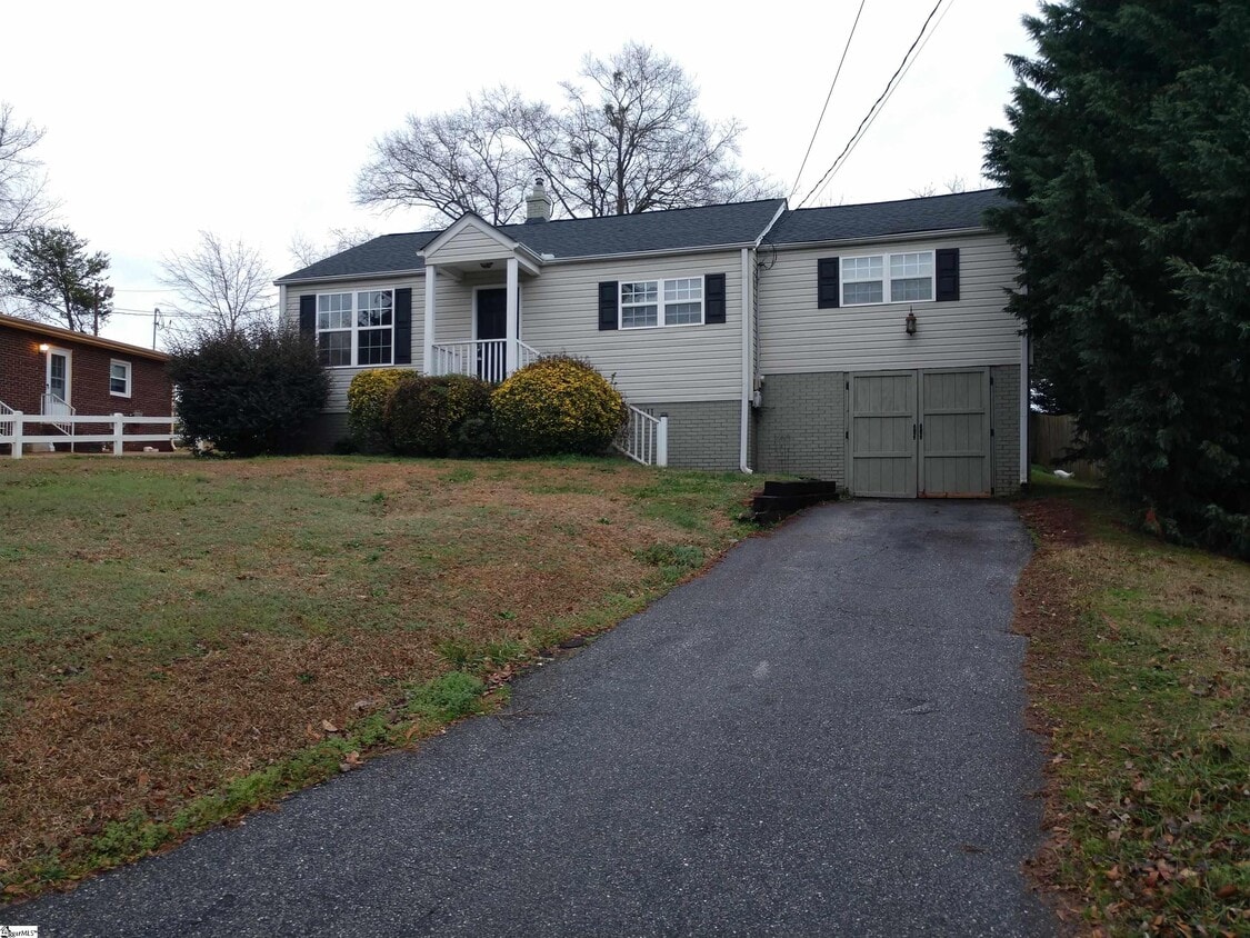 316 Pine St, Greer, SC 29650 House Rental in Greer, SC