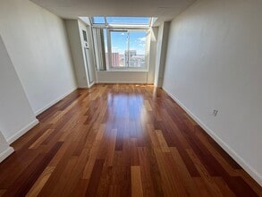 Building Photo - 10 Museum Way
