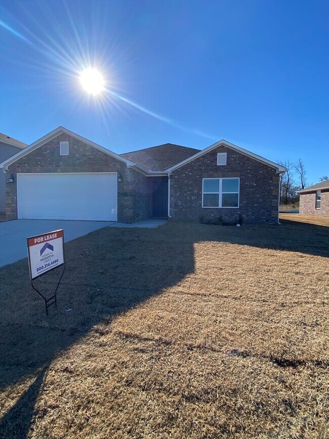 Foto del edificio - *Pre-leasing* Three Bedroom | Two Bathroom...