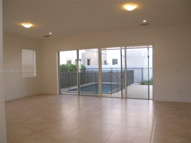 Foto del edificio - 10053 NW 76th Terrace