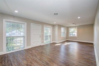 Building Photo - 417 Sue St