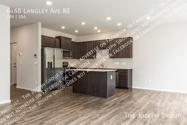Foto del edificio - 6468 Langley Ave NE