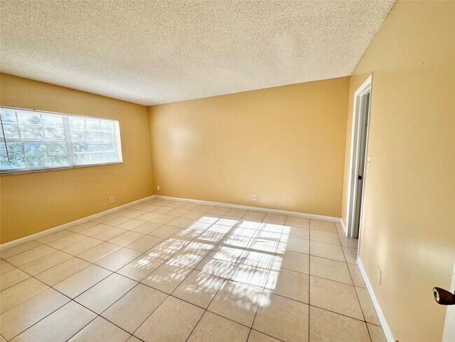 Building Photo - 8900 W Sample Rd