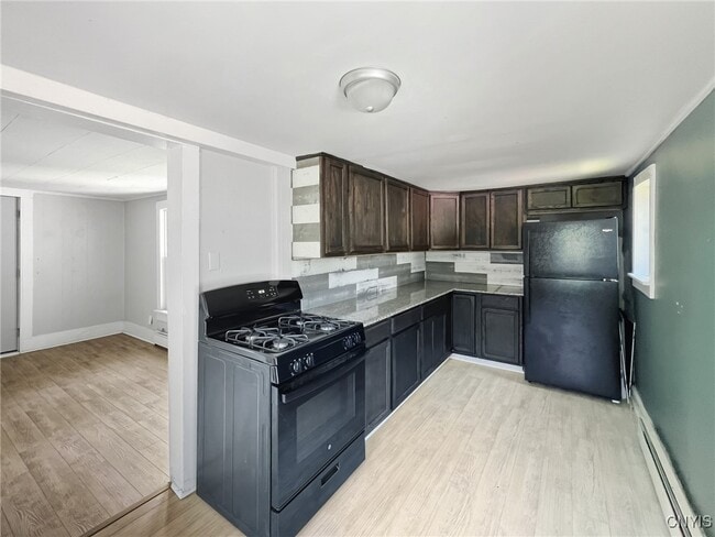 Building Photo - 262 W 4th St S