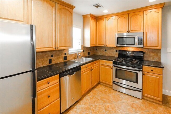 Foto del edificio - 714 E 45th St