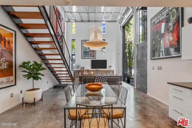 Foto del edificio - 1455 N Bronson Ave