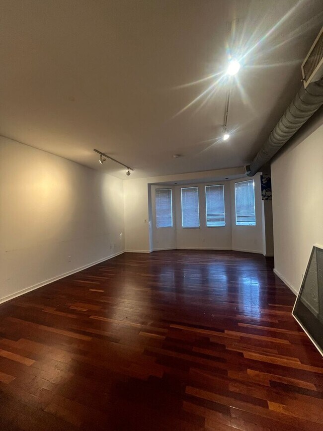 Foto del edificio - 4255 Main St