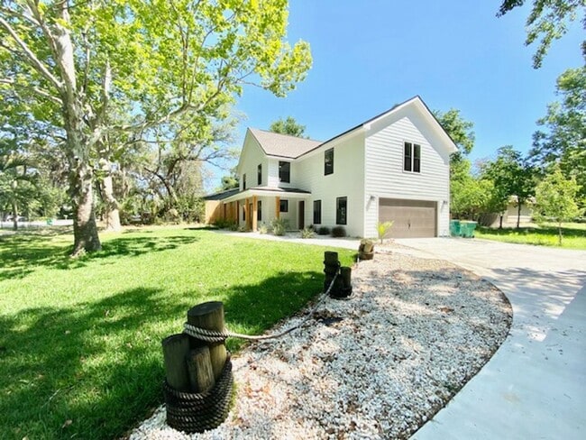 Building Photo - 1406 Bayshore Dr