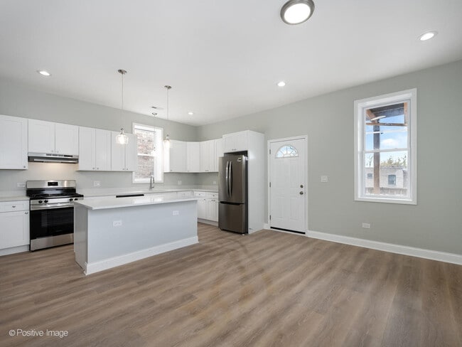 Foto del edificio - 2650 N Sawyer Ave