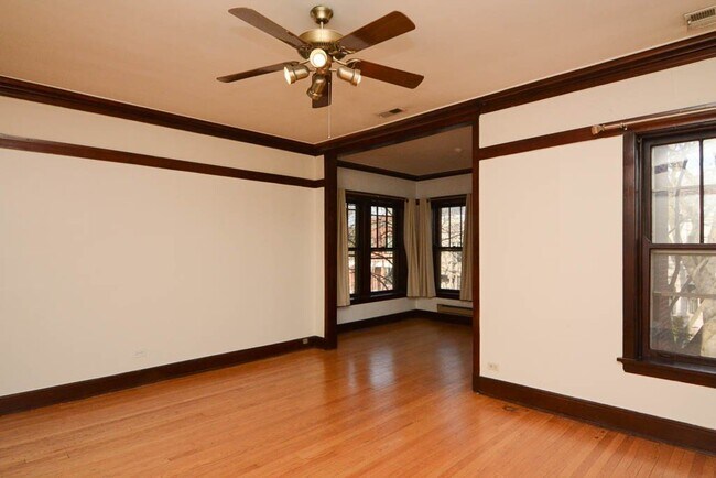 Foto del edificio - 1309 W Newport Ave