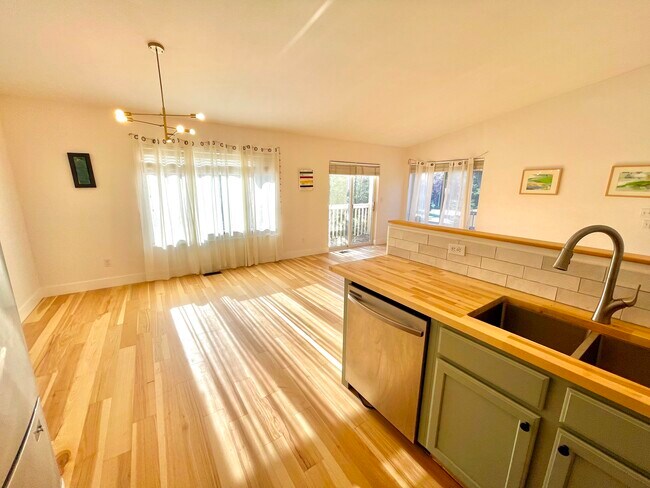 Foto del edificio - 8930 Northwood Park Cir