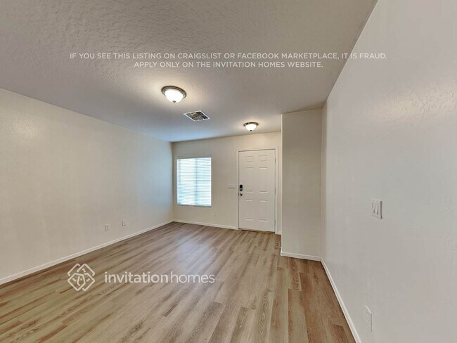 Foto del edificio - 22512 W Desert Bloom St