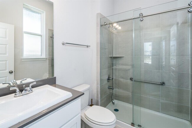 Building Photo - 25803 Rippey Gln Dr