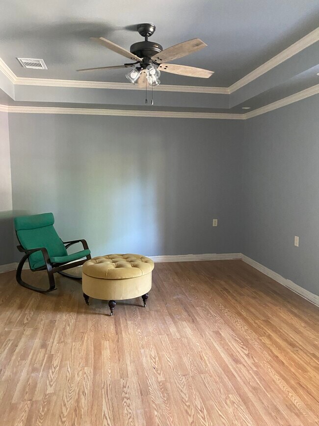 Foto del edificio - 1161 Gilbert Dr