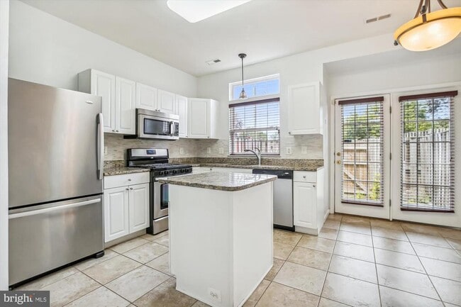 Building Photo - 8360 Hunter Murphy Cir