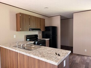 Building Photo - 833 Lovell Rd
