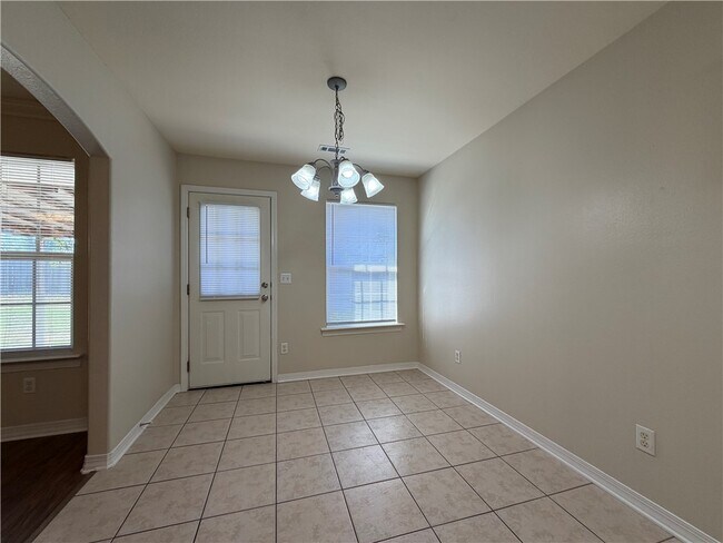 Foto del edificio - 350 Beasley Dr