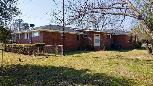 Foto del edificio - 614 Camellia St NE