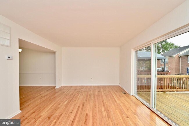 Foto del edificio - 5225 Leeward Ln