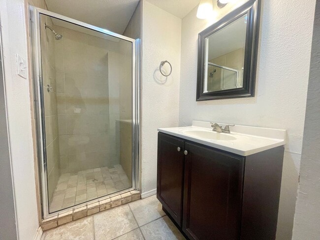 Foto del edificio - Cozy 3 Bedroom 2 Bathroom Townhouse In The NW!